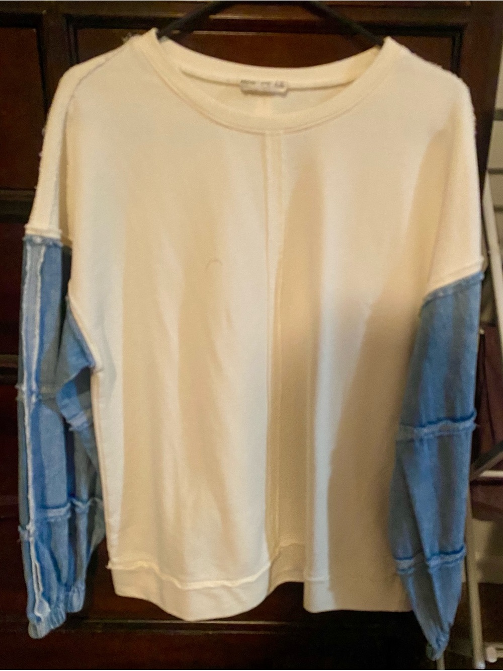 Casual Cream Sweatshirt with Denim-Style Blue Sleeves NWOT